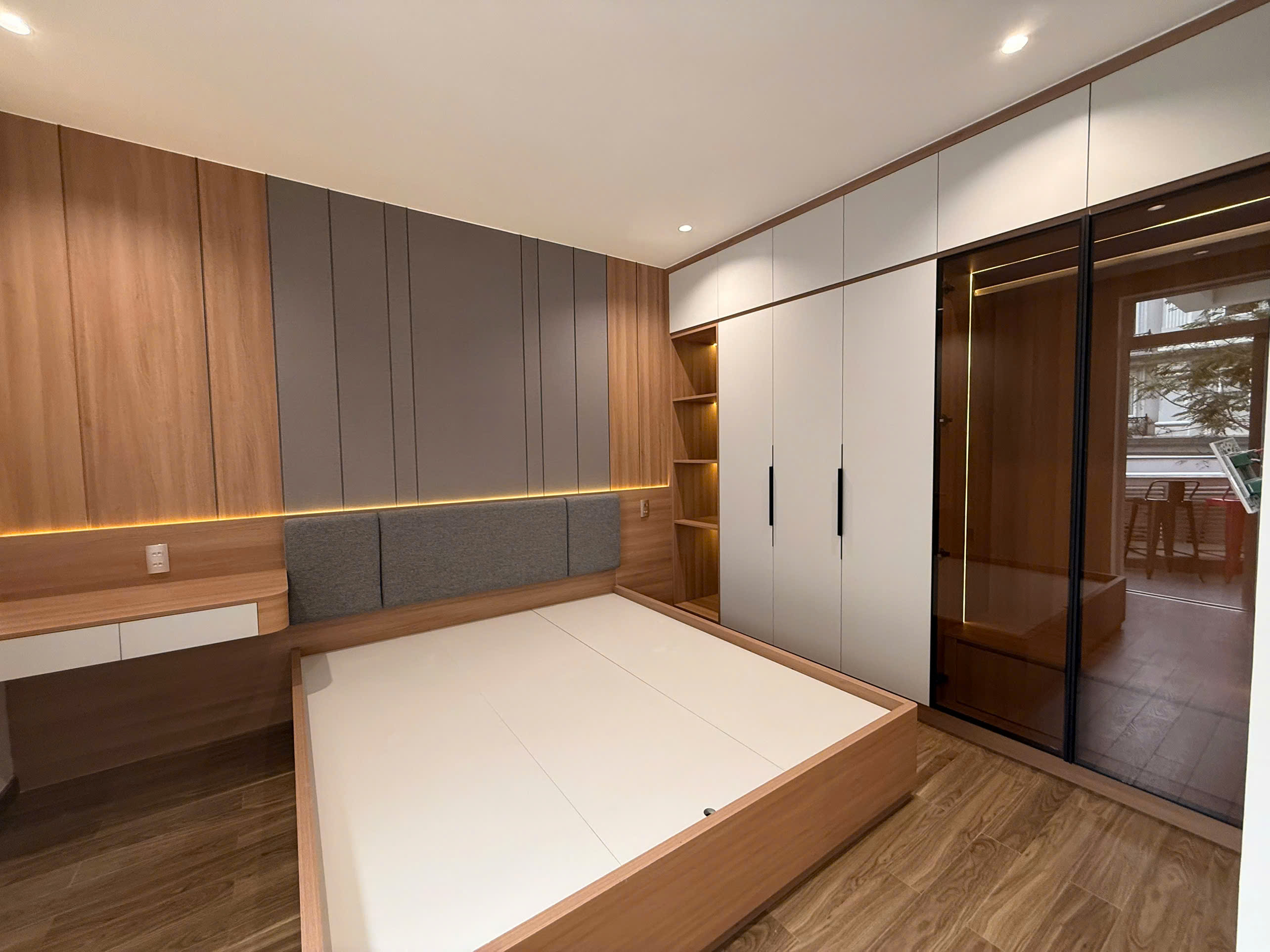 Cho thuê căn hộ Mỹ Phúc phú mỹ hưng. DIện tích: 110 m, 3 phòng ngủ, 2wc. Nội thất cao cấp , nhà mới decor lại ,Gía chỉ 39 tr/ tháng. Anh chị xem nhà liên hệ: hotline Ngọc Thư - 10670