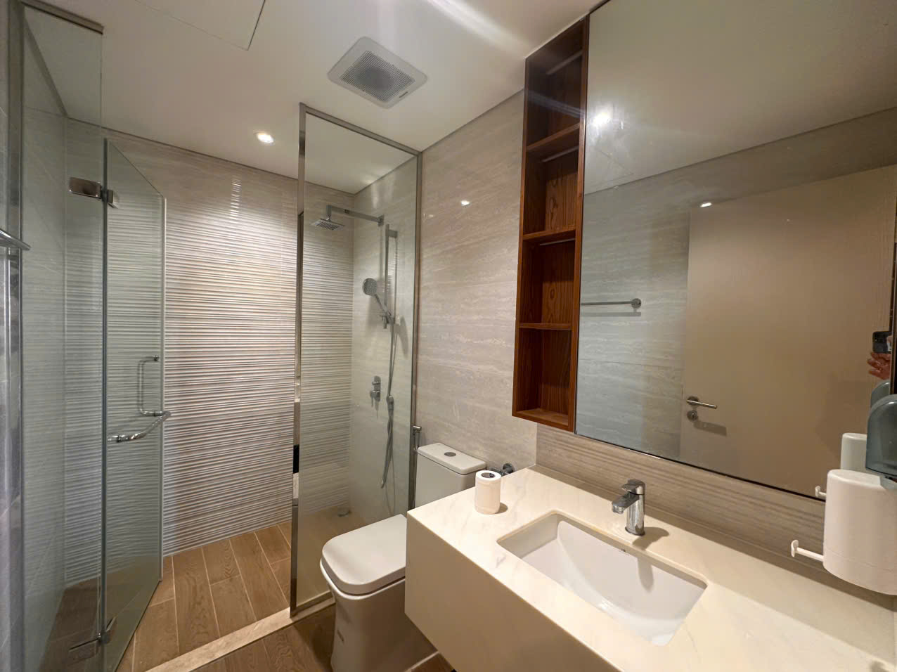 Bán căn hộ Ascentia phú mỹ hưng. Diện tích: 108m, 3 phòng ngủ, 2wc. ô xe hầm, view Biệt thự thoáng mát. Nhà đang trống, sạch đẹp. Gía bán nhanh chỉ 12 tỷ. Anh chị xem nhà liên hệ: hotline Ngọc Thư - 10696