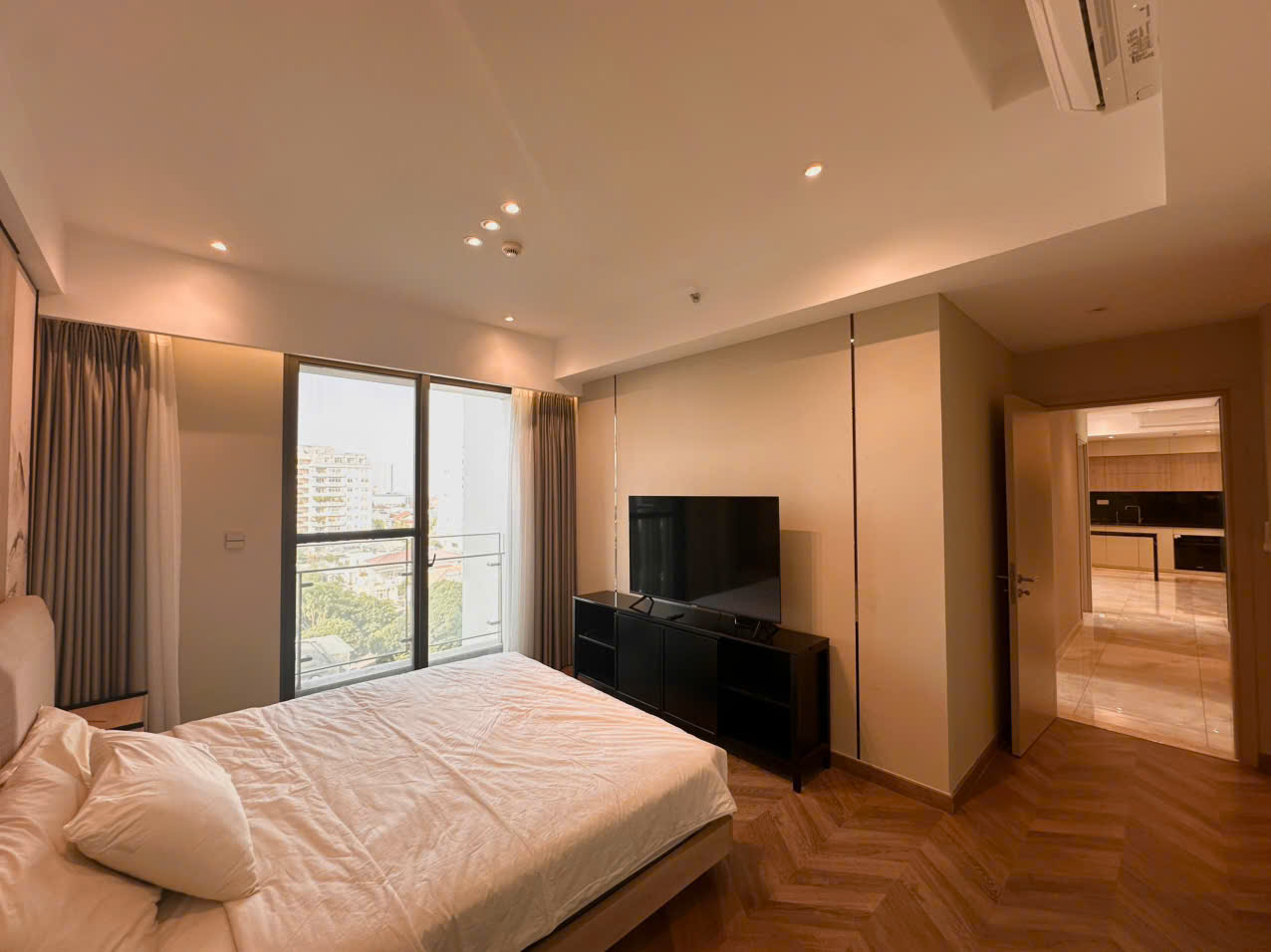 Bán căn hộ Ascentia phú mỹ hưng. Diện tích: 108m, 3 phòng ngủ, 2wc. ô xe hầm, view Biệt thự thoáng mát. Nhà đang trống, sạch đẹp. Gía bán nhanh chỉ 12 tỷ. Anh chị xem nhà liên hệ: hotline Ngọc Thư - 10693
