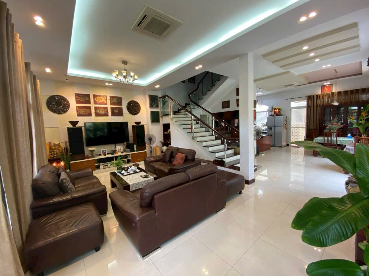 CHO THUÊ BIỆT THỰ GÓC CÔNG VIÊN MỸ THÁI PHÚ MỸ HƯNG 180M2 GIÁ 55 TRIỆU/THÁNG FULL  NỘI THẤT CAO CẤP. LH: hotline THANH MỸ