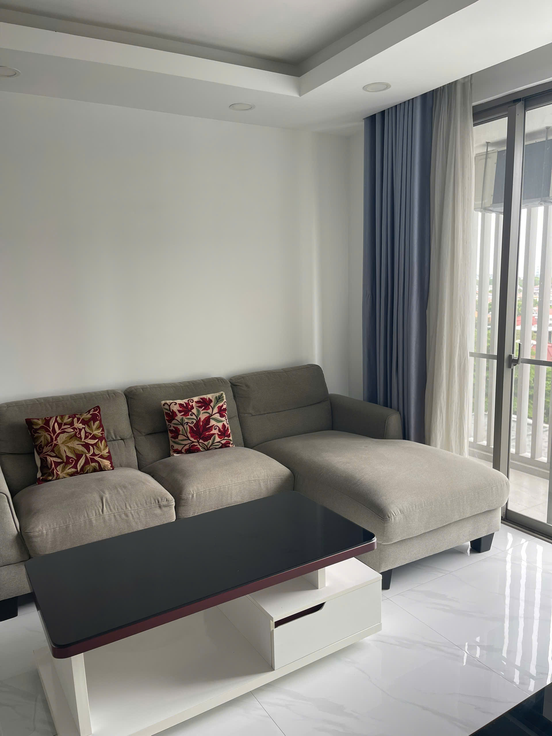 Cho thuê căn hộ Hưng Phúc residence, phú mỹ hưng. Diện tích: 98m, 3 phòng ngủ, 2wc. Nội thất đầy đủ, ô xe hầm, nhà trống ở ngay. Gía chỉ 25tr/ tháng. Qúy khách xem nhà liên hệ: hotline Ngọc Thư - 10725