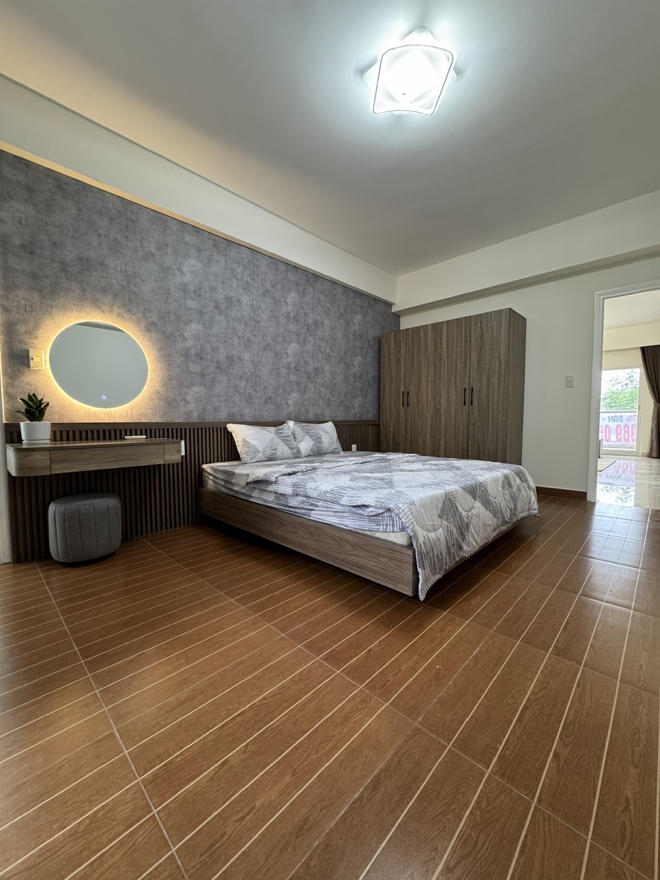 Cho thuê căn hộ Mỹ Phát, gần trường SSIS phú mỹ hưng, quận 7. Diện tích: 130m, 3 phòng ngủ, nhà mới thiết kế lại , nội thất cao cấp. Gía 40tr/ tháng , Anh chị xem nhà liên hệ: hotline Ngọc Thư - 10752