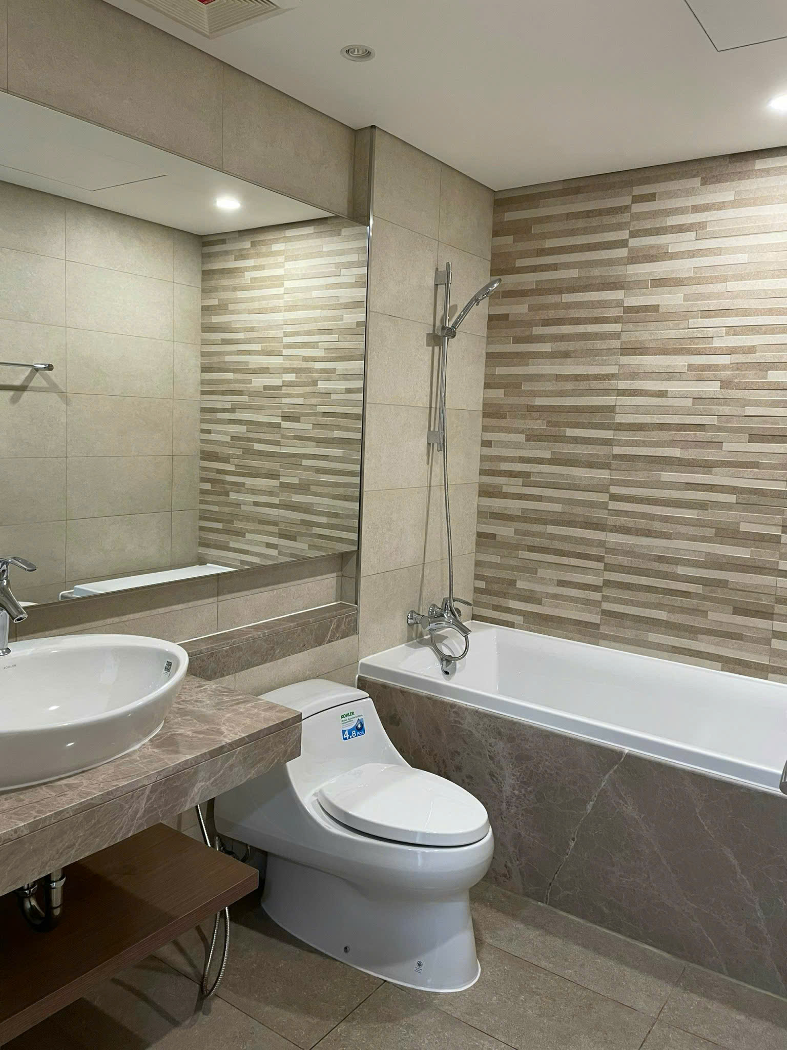 Cho thuê căn hộ Urbanhill phú mỹ hưng, quận 7. Diện tích: 130m, 3 phòng ngủ, nhà mới đẹp , nội thất cao cấp. Gía 40tr/ tháng , Anh chị xem nhà liên hệ: hotline Ngọc Thư - 10759