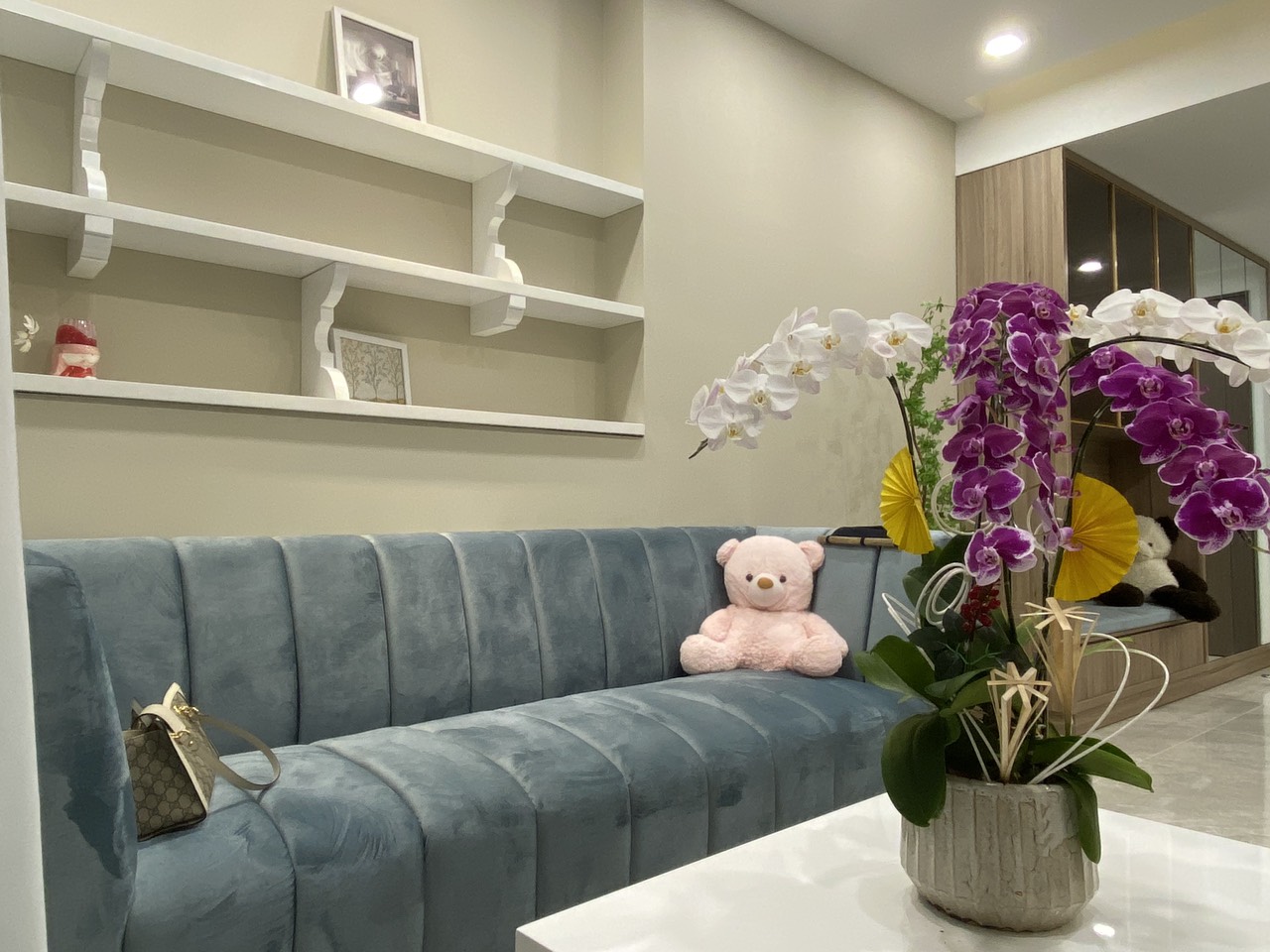 Cho thuê căn hộ Midtown M8, phú mỹ hưng, quận 7. Diện tích: 88n, 2 phòng ngủ, 2wc. Nội thất cao cấp, nhà đẹp. Gía chỉ 35tr/ tháng. Qúy khách xem nhà liên hệ: hotline Ngọc Thư